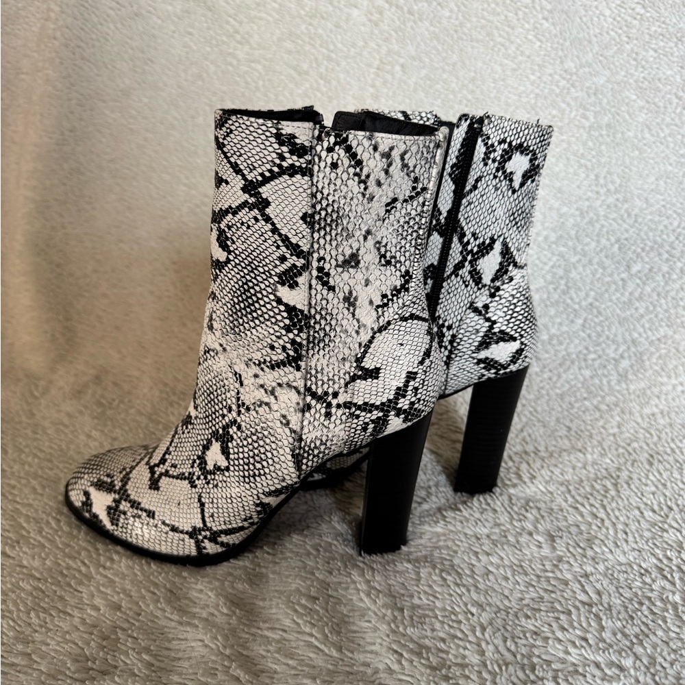 boots ❤️ - Picture 2 of 4